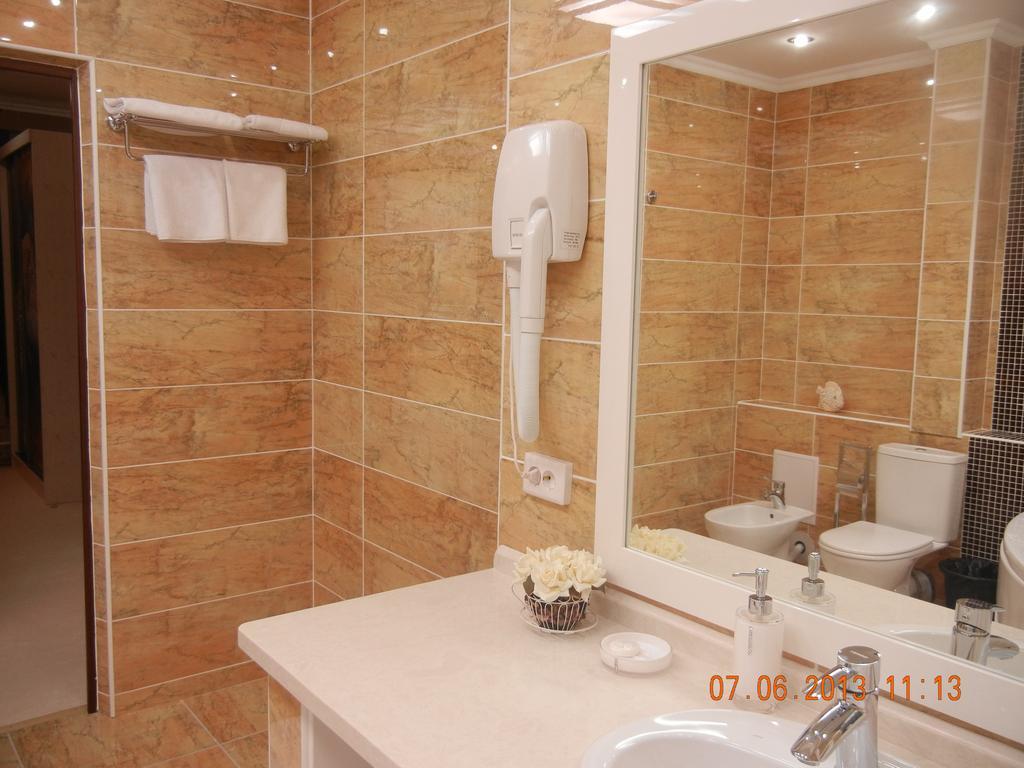 Mereke Hotel Ustʼ-Kamenogorsk Δωμάτιο φωτογραφία