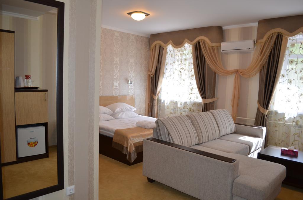 Mereke Hotel Ustʼ-Kamenogorsk Δωμάτιο φωτογραφία