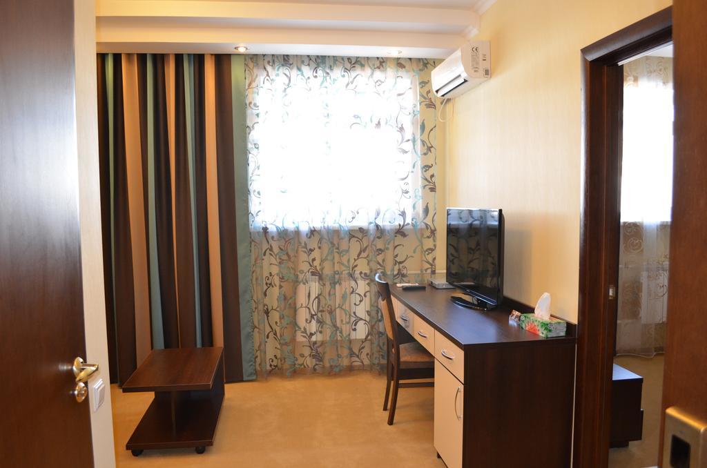 Mereke Hotel Ustʼ-Kamenogorsk Δωμάτιο φωτογραφία