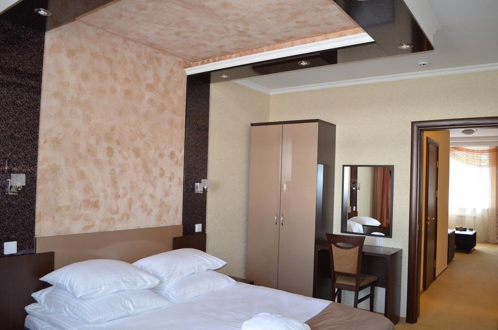 Mereke Hotel Ustʼ-Kamenogorsk Δωμάτιο φωτογραφία
