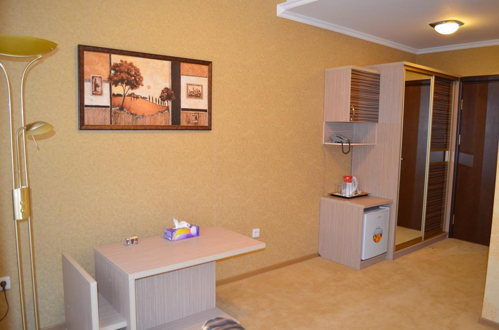Mereke Hotel Ustʼ-Kamenogorsk Δωμάτιο φωτογραφία