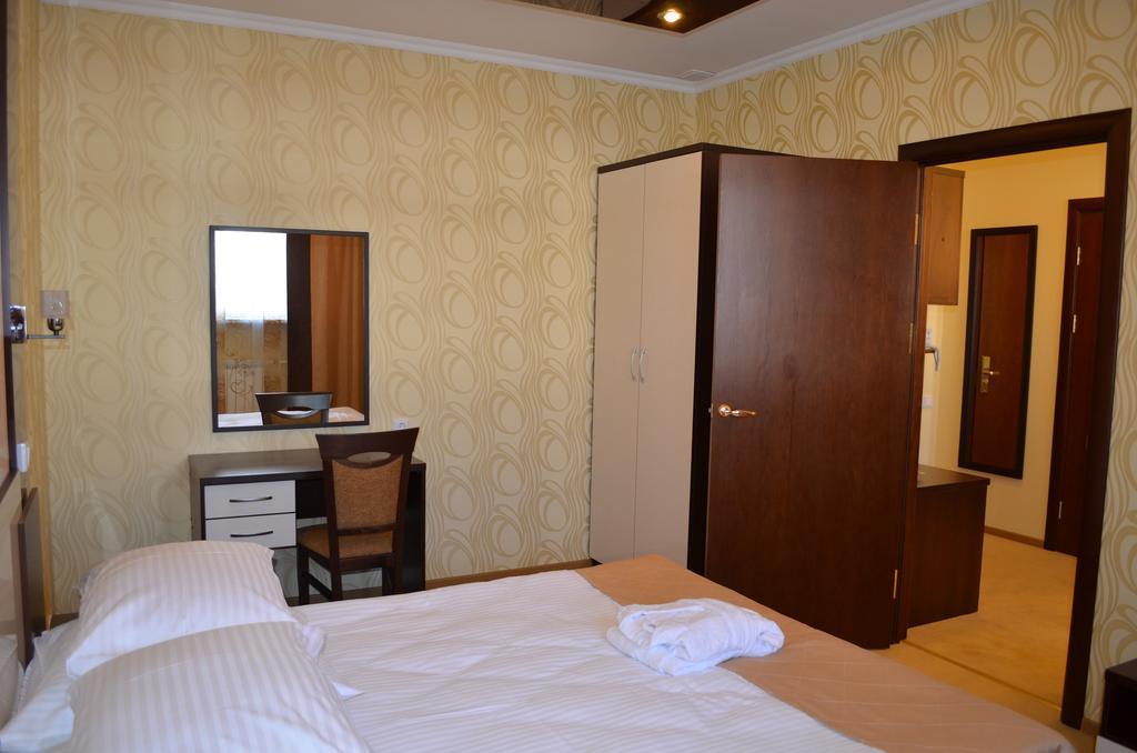 Mereke Hotel Ustʼ-Kamenogorsk Δωμάτιο φωτογραφία